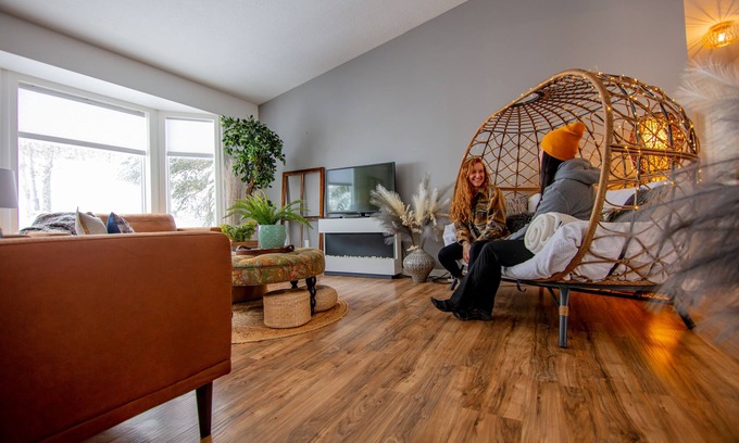 Tumbler Ridge House | Hillside Hideaway in the foothills of the Rockies