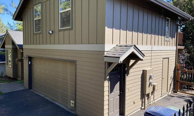 West Hills Apartment | Hillside Loft- Spacious Studio, 100+mbps Wifi, Gas Fireplace, AC, Balcony
