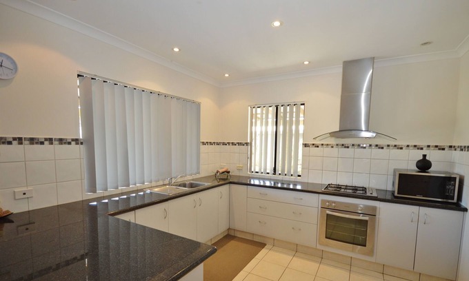 Kalbarri House | Hillside Retreat - Kalbarri, WA