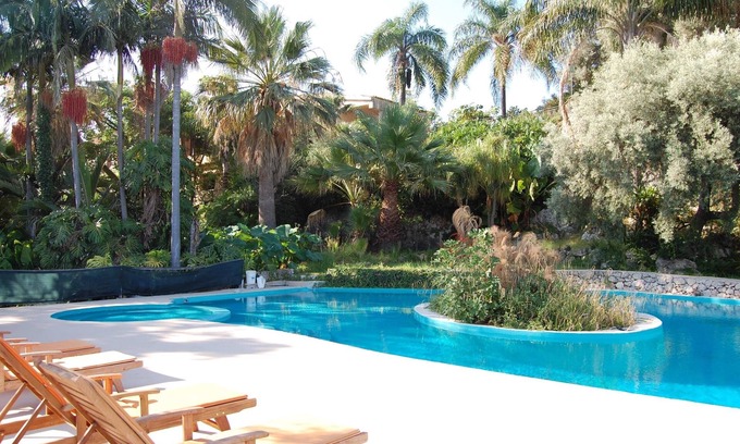 Syracuse Villa | Hillside Villa, Pool, Panoramic, Quiet, Fireplace, WiFi, Aircon, 6 people