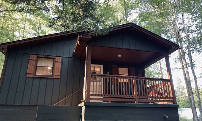 Pittsburg House | Hilltop Cabin at Wood Creek Lake