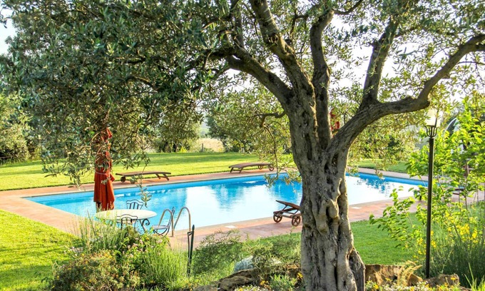 Magliano in Toscana Villa | Hilltop farmhouse with pool and sea view