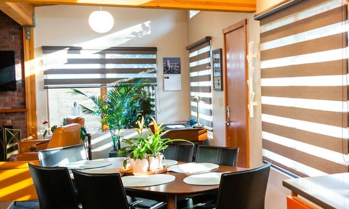 Oatfield House | Hilltop Hideaway, cozy forest retreat, Portland