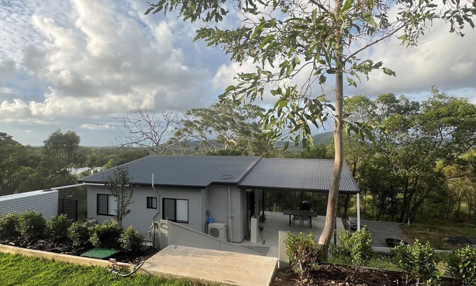 Agnes Water House | Hilltop Hideaway in Agnes Water- perfect Easter retreat. Beach is 2 minutes!