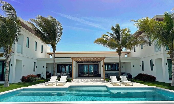 Juba Sound Villa | HillTop HideAway. Private four bedroom Villa with ocean view.