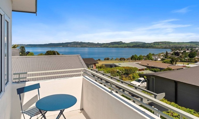 Hilltop House | Hilltop House Lake Views