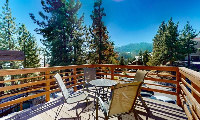 Tahoe Village Apartment | Hilltop Lodge