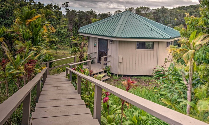 Hilo Apartment | Hilo Couples Retreat ~ 6 Miles to Honoli'i Beach!