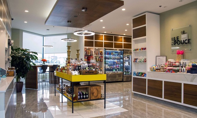 Laval Hotel | Hilton Montreal Laval