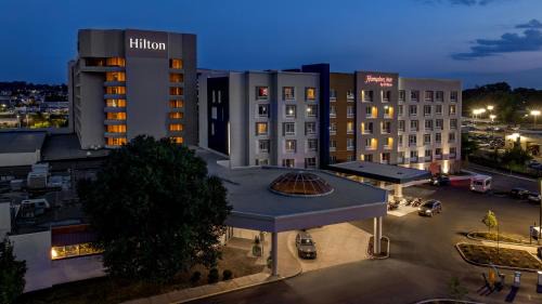 Airport Township Hotel | Hilton St. Louis Airport