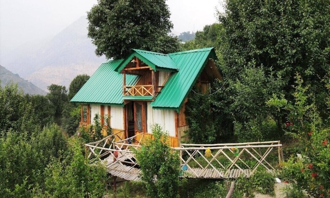 Banjar Ski Chalet | Himalayan Abode Tree House, Sainj