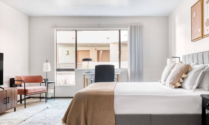 Studio City Apartment | Hip Studio City Studio w/Gym, Pool & W/D, near TJ & WF, by Blueground