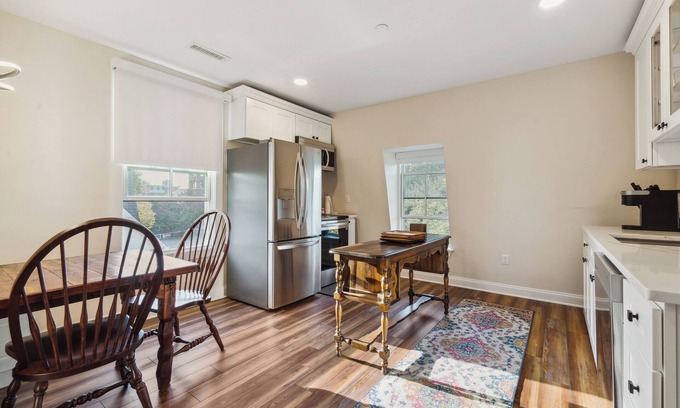 Chestertown Apartment | Historic 2 Bed/2 Bath Downtown Loft w/Park View & Spa Access