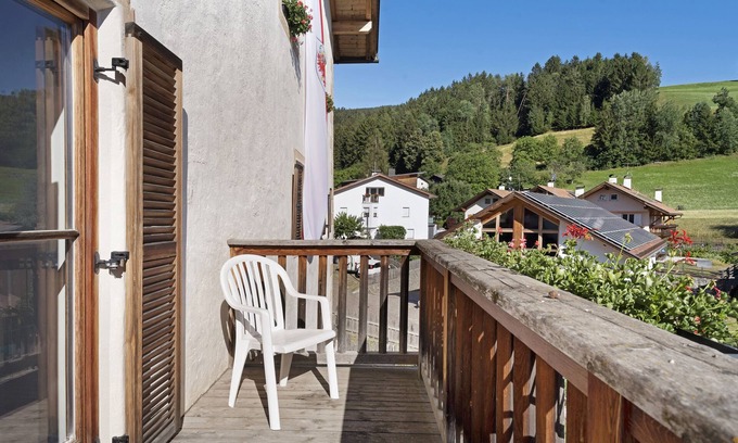 Albions Apartment | Historic apartment Huber Stube with Mountain View, Balcony & Wi-Fi