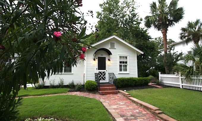 The Point Cottage | Historic Bonny Cottage in downtown Beaufort SC