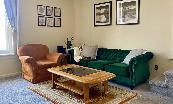 Meadville Apartment | Historic Central Downtown Apartment Close to Allegheny