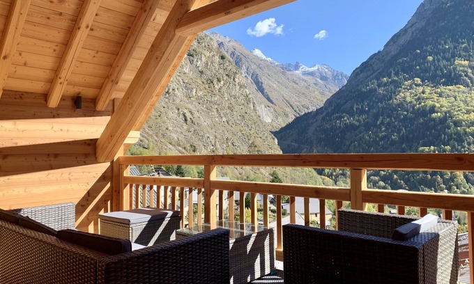 Venosc Ski Chalet | Historic chalet in centre Venosc, uninterrupted mountain views,10 mins from lift