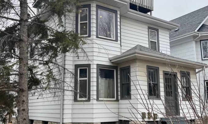 Winnipeg Apartment | Historic Charm in Norwood Flats: Walk to Parks, River Trails & The Forks!