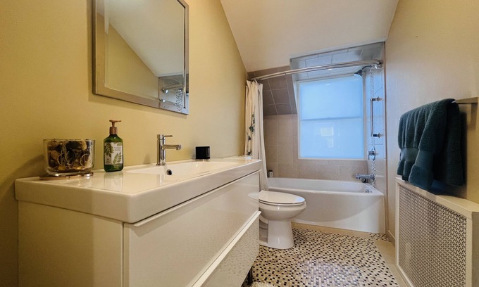 Shadyside House | Historic Charm @ Prime Location