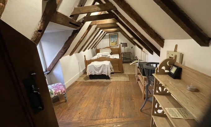 Petworth House | Historic cosy cottage, opposite Petworth house! Midweek discounts