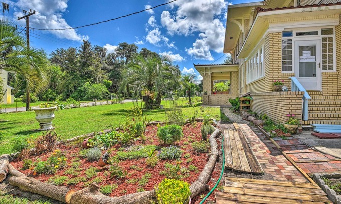 Crescent City Apartment | Historic Crescent City Studio - Lakefront w/Dock!