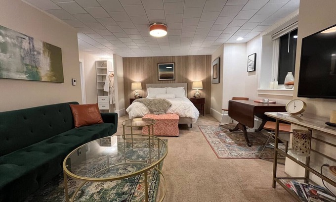 Laurelhurst Condo | Historic Dougan Suites : Suite 2
