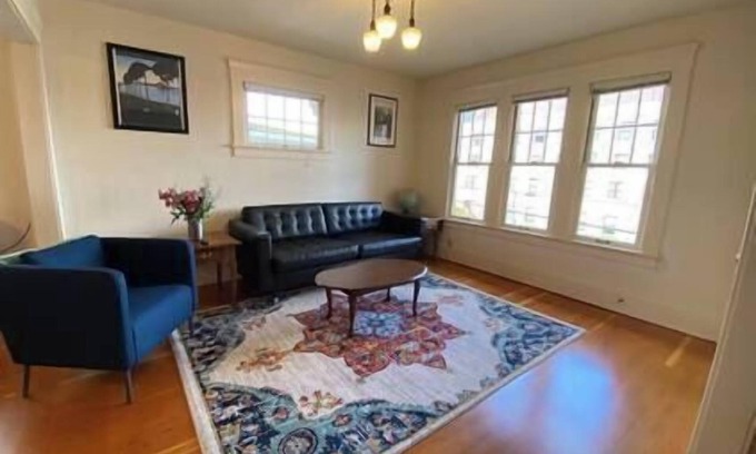 Astoria Apartment | Historic Downtown Riverview Flat, No. 3