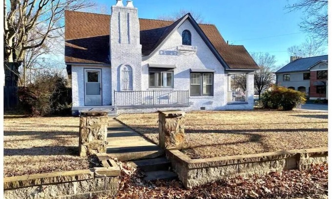 Russellville House | Historic Downtown Cottage in Russellville