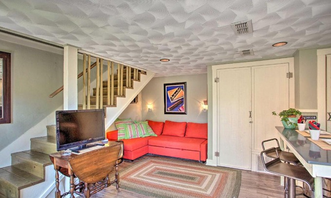 Fairmount House | Historic Fort Worth Cottage with Shared Pool!