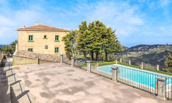 Ficarra House | Historic, generously equipped villa with magnificent views.