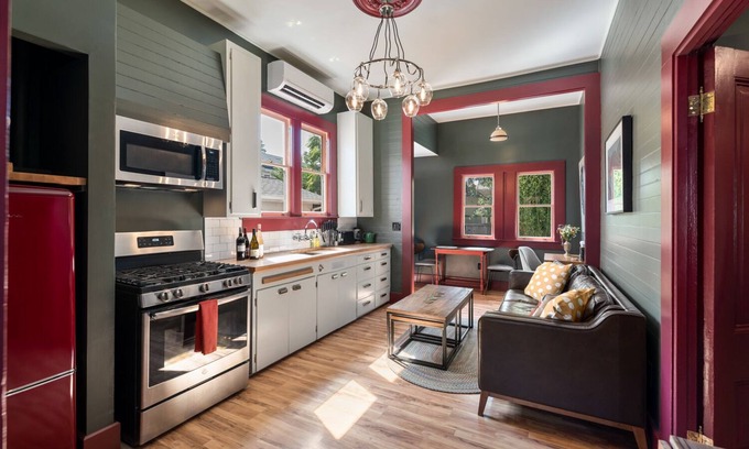 Healdsburg House | Historic Guest House on Plaza Street