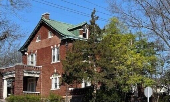 Poplar Bluff House | Historic home in the heart of Poplar Bluff