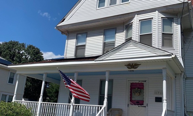 West Haven House | Historic Home near the Beach! And Yale!