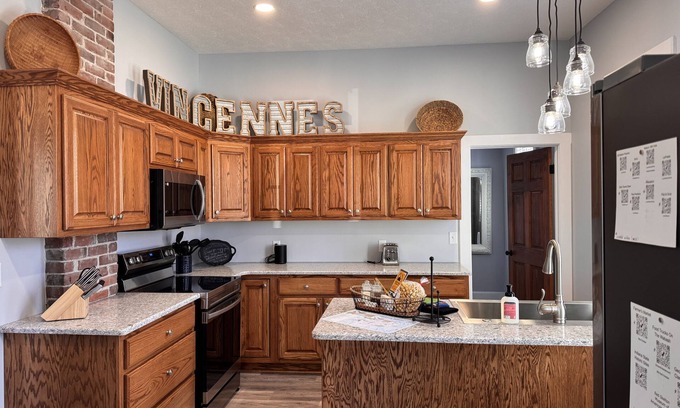 Vincennes House | Historic home with modern amenities located in the heart of downtown Vincennes.