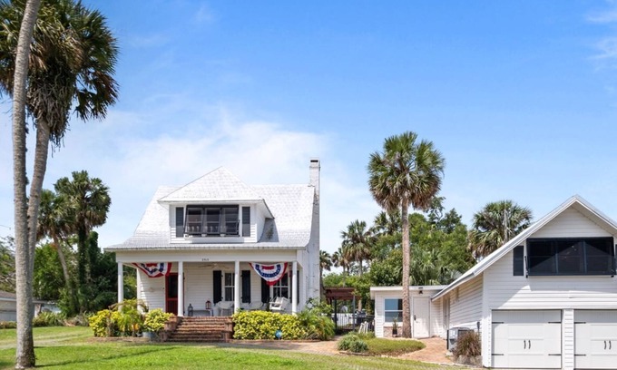 Cocoa Cottage | Historic Indian River Guest House-Dock Access-Rocket Launches