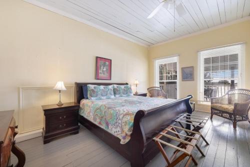 Cedar Key Apartment | Historic Island Hotel
