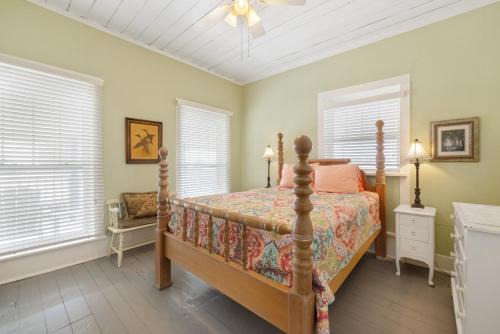 Cedar Key Apartment | Historic Island Hotel