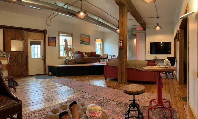Cedarburg Apartment | Historic Loft, Steps to Downtown