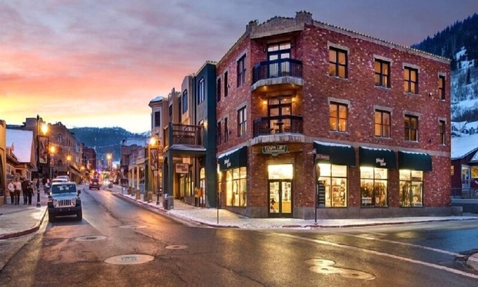 Downtown Park City Condo | Historic Main St. Ski in, ski out. Corner Unit Location, location! Views!