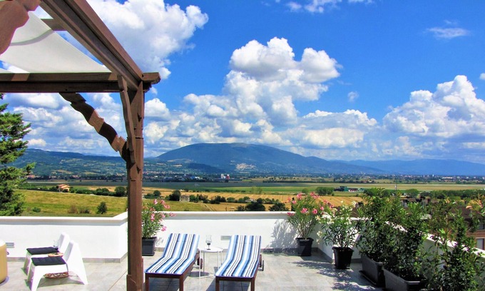 Lidarno Apartment | Historic residence with spectacular views, between Perugia and Assisi
