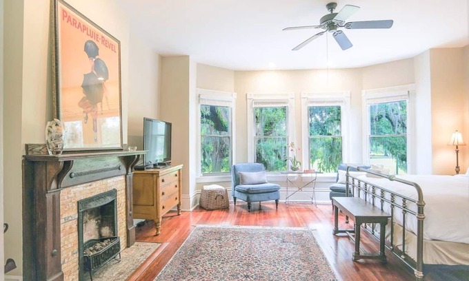 Savannah Victorian District House | Historic Row Home Across from Forsyth Park w/King by Lucky Savannah