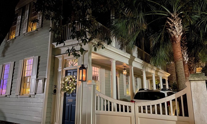 South of Broad House | Historic "South of Broad" home with off street parking