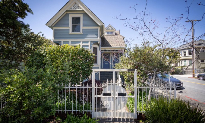 Downtown Berkeley Apartment | Historic Spacious Berkeley Flat Near U.C.B. Campus