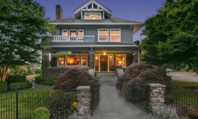 Snohomish House | Historic Speak Easy Wine Cellar and Movie Theatre Guest Room