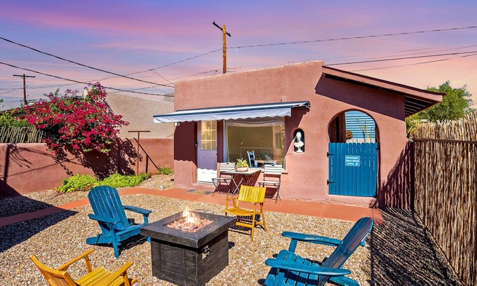 Sam Hughes Apartment | Historic Studio Guesthouse Casita 2 Blocks from the UofA - Low Summer Rates! 🏡