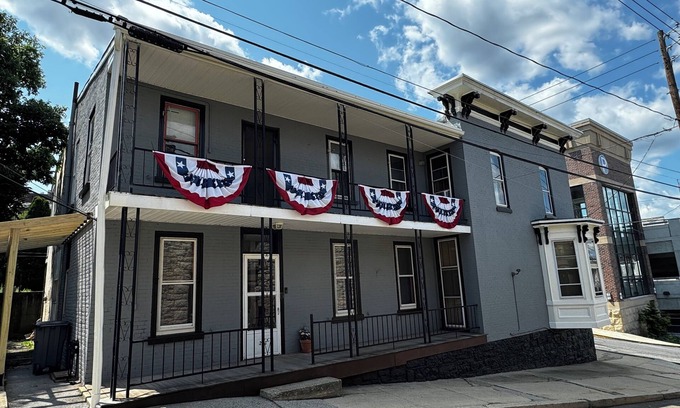 Pottsville House | Historic Townhouse near Yuengling