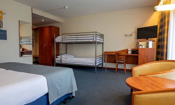 Bosschenhoofd Hotel | Historic Vibes in Spacious Room – Close to City Adventures & Outdoor Adventure