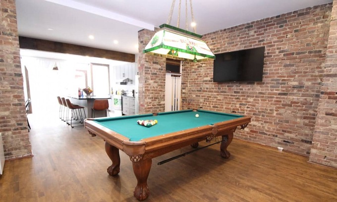 Maisonneuve Apartment | Historical 3 Bedroom Palace DOWNTOWN