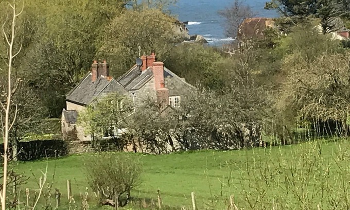 Lee Cottage | Historical Chapel Cottage. Professional Tennis Court, sea views, 2 mins to beach