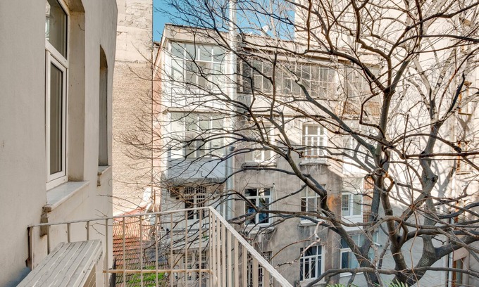 Pera Apartment | Historical Flat with Balcony near Galata Tower